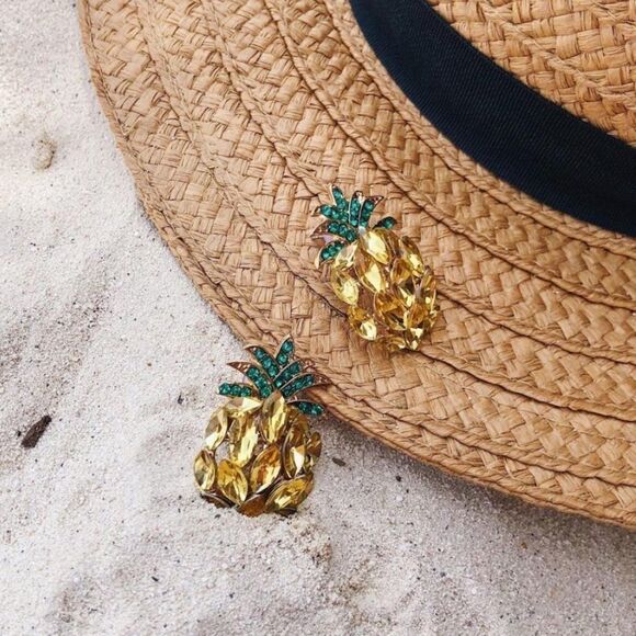 NEW! Dainty “Waikiki” Pineapple Stud Earrings 🍍 - Picture 1 of 12